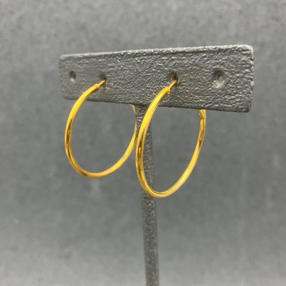 Hoop Pierced Earrings Gold Yellow Latch >1 Inch Simple Classic Retro Soft Girl - Picture 1 of 3